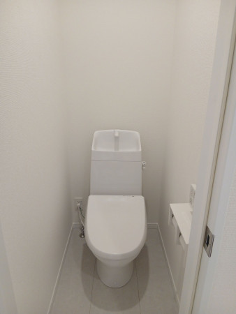 仙台市宮城野区白鳥、新築一戸建てのトイレ画像です