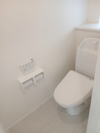 仙台市宮城野区白鳥、新築一戸建てのトイレ画像です