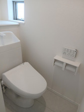 仙台市宮城野区白鳥、新築一戸建てのトイレ画像です
