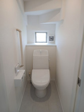 仙台市宮城野区白鳥、新築一戸建てのトイレ画像です