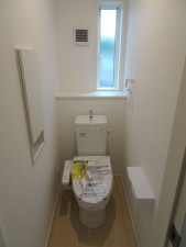 仙台市宮城野区岩切、新築一戸建てのトイレ画像です