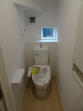 仙台市宮城野区岩切、新築一戸建てのトイレ画像です