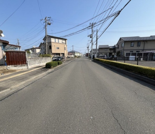仙台市宮城野区福室、新築一戸建ての前面道路を含む現地写真画像です