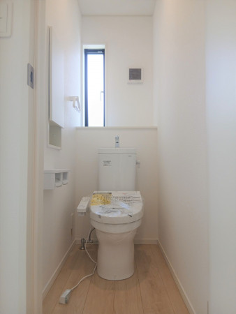 多賀城市新田、新築一戸建てのトイレ画像です