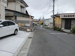 多賀城市伝上山、新築一戸建ての前面道路を含む現地写真画像です