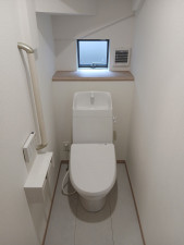 多賀城市伝上山、新築一戸建てのトイレ画像です