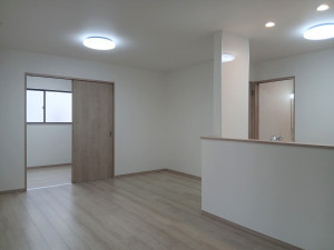 多賀城市伝上山、新築一戸建ての居間画像です