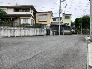 多賀城市伝上山、新築一戸建ての前面道路を含む現地写真画像です