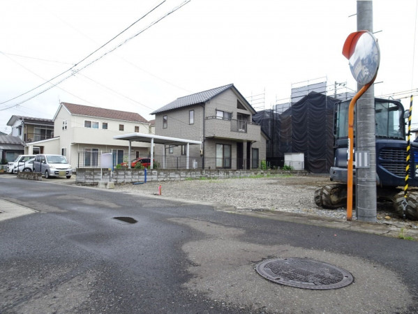 多賀城市伝上山、新築一戸建ての前面道路を含む現地写真画像です