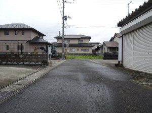 多賀城市伝上山、新築一戸建ての前面道路を含む現地写真画像です