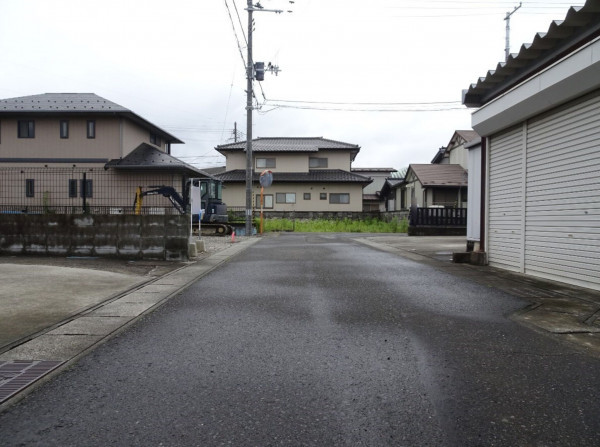 多賀城市伝上山、新築一戸建ての前面道路を含む現地写真画像です