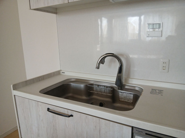 仙台市宮城野区新田東、マンションのキッチン画像です