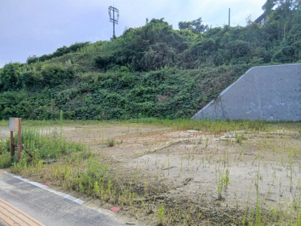 仙台市宮城野区岩切、土地の前面道路を含む現地写真画像です