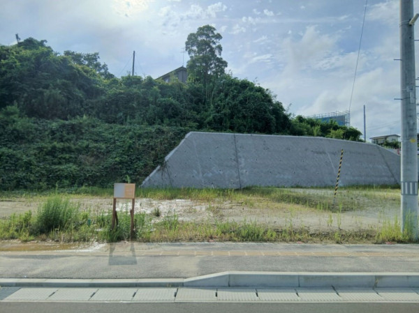 仙台市宮城野区岩切、土地の前面道路を含む現地写真画像です