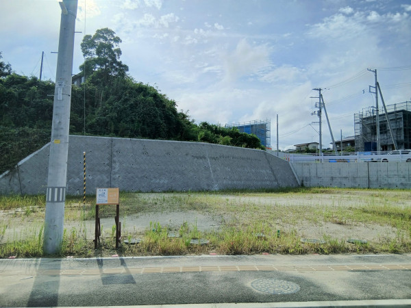 仙台市宮城野区岩切、土地の前面道路を含む現地写真画像です