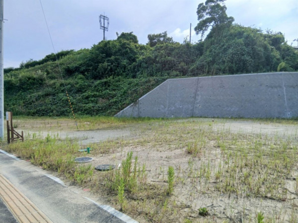 仙台市宮城野区岩切、土地の前面道路を含む現地写真画像です