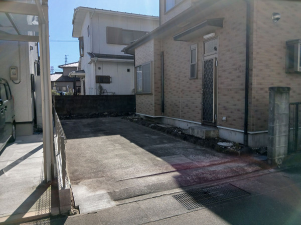 仙台市宮城野区中野、中古一戸建ての駐車場画像です