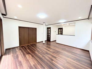 八千代市八千代台北、中古一戸建ての居間画像です