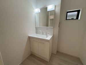 八千代市勝田台南、新築一戸建ての洗面画像です