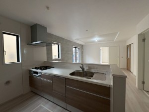 八千代市勝田台南、新築一戸建てのキッチン画像です