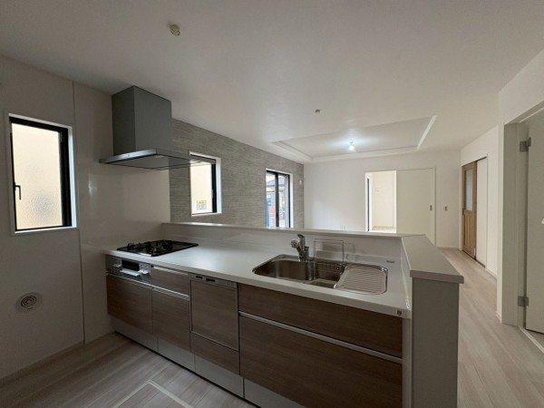 八千代市勝田台南、新築一戸建てのキッチン画像です