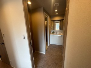 八千代市萱田町、マンションの洗面画像です