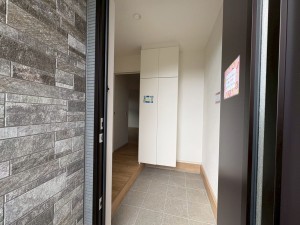 八千代市大和田、新築一戸建ての玄関画像です