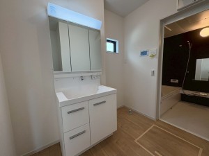 八千代市大和田、新築一戸建ての洗面画像です