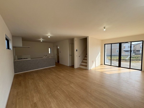 八千代市大和田、新築一戸建ての居間画像です