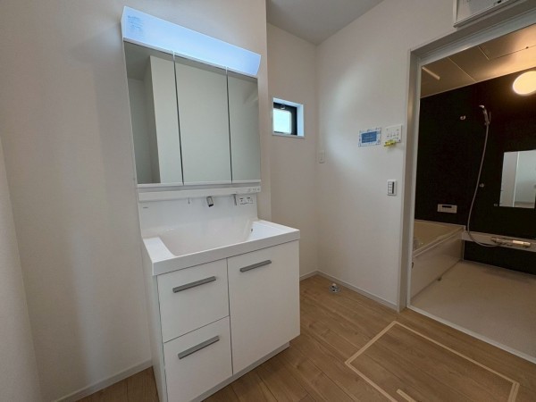 八千代市大和田、新築一戸建ての洗面画像です