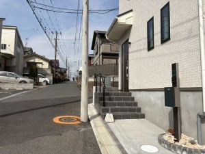 八千代市八千代台東、新築一戸建てのエントランス画像です
