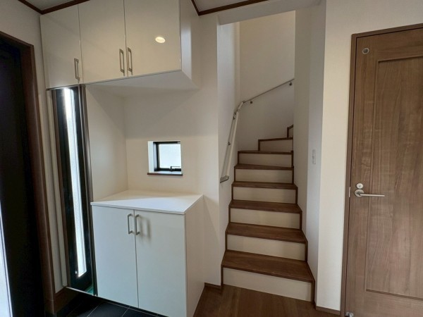 八千代市八千代台東、新築一戸建ての玄関画像です