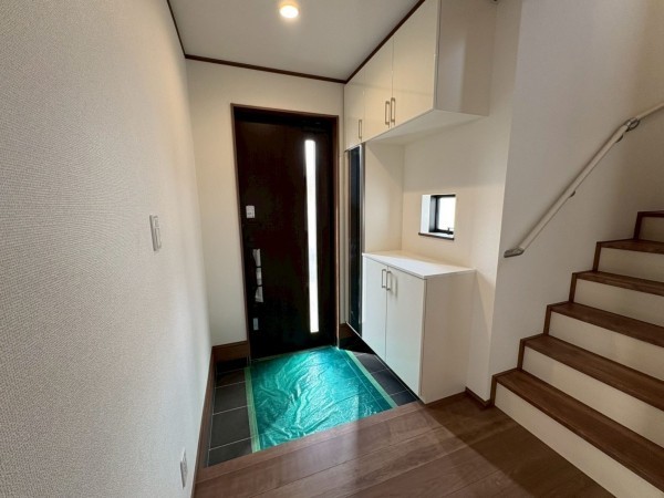 八千代市八千代台東、新築一戸建ての玄関画像です