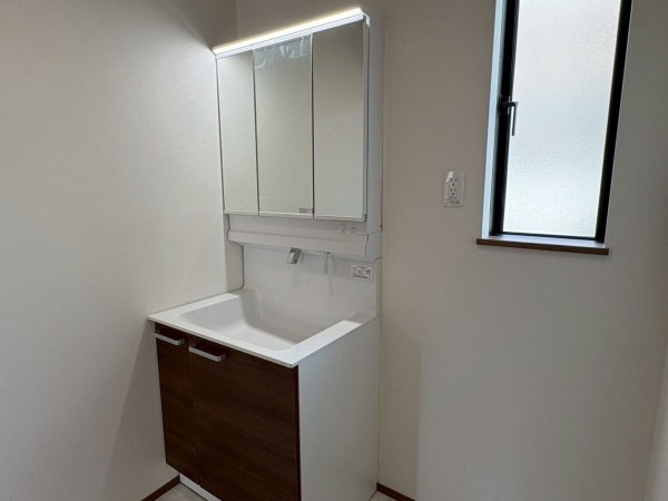 八千代市八千代台東、新築一戸建ての洗面画像です
