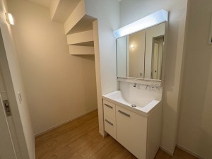 八千代市大和田新田、新築一戸建ての洗面画像です
