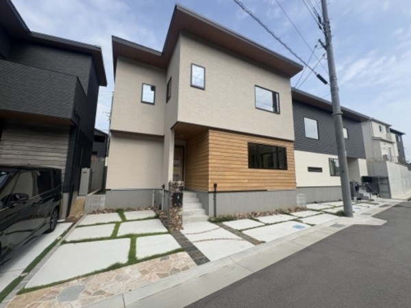 川西市東畦野、新築一戸建ての外観画像です