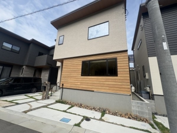 川西市東畦野、新築一戸建ての外観画像です