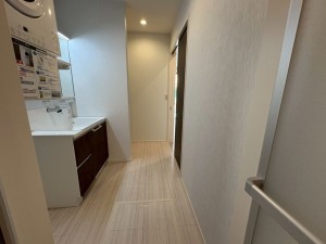 川西市多田院、新築一戸建ての洗面画像です