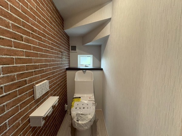 川西市多田院、新築一戸建てのトイレ画像です
