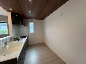 川西市多田院、新築一戸建てのキッチン画像です