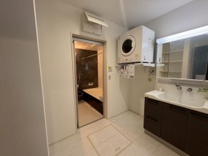 川西市多田院、新築一戸建ての洗面画像です