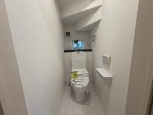 川西市多田院、新築一戸建てのトイレ画像です