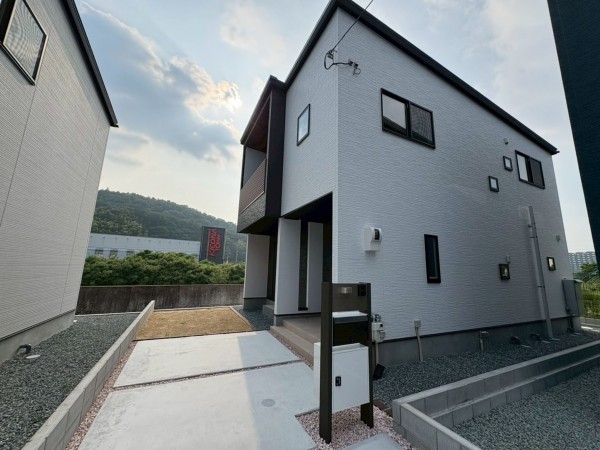 川西市多田院、新築一戸建ての外観画像です