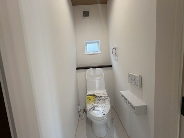 川西市多田院、新築一戸建てのトイレ画像です