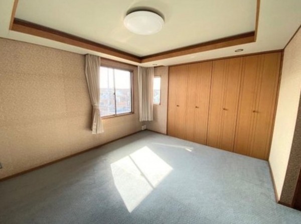 川西市花屋敷、中古一戸建ての寝室画像です