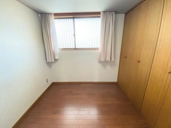 川西市花屋敷、中古一戸建ての子ども部屋画像です