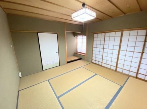 川西市花屋敷、中古一戸建ての寝室画像です