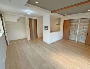 川西市久代、新築一戸建ての居間画像です