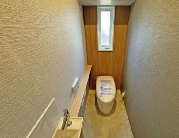 川西市久代、新築一戸建てのトイレ画像です