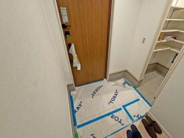 川西市久代、新築一戸建ての玄関画像です
